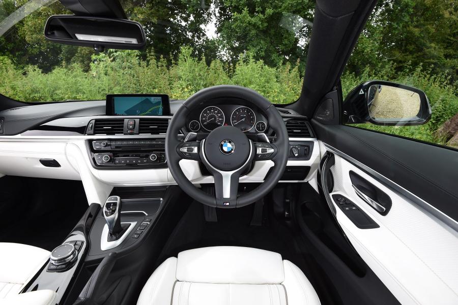 Торпедо BMW 440i M Sport 2016 года  (UK) (фото 5 из 8)